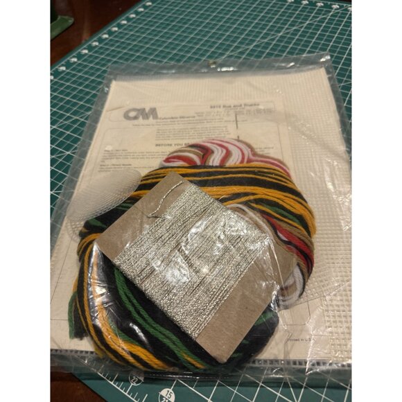 Columbia-Minerva Needlepoint Christmas Idea Kit Bus And Truck Vintage NIP - Picture 9 of 9